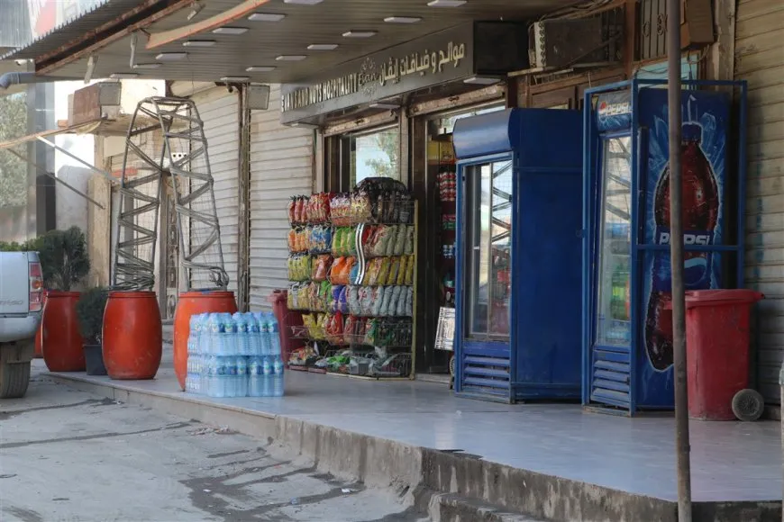 إشغال الأرصفة في الحسكة يتحوّل إلى سلوك اعتيادي يهدّد سلامة المشاة
