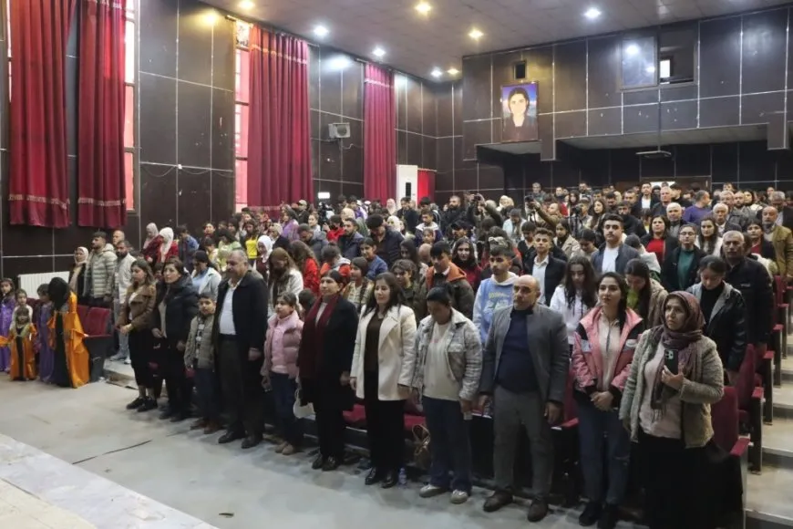 عرض مسرحية بمناسبة اليوم العالمي للمسرح 