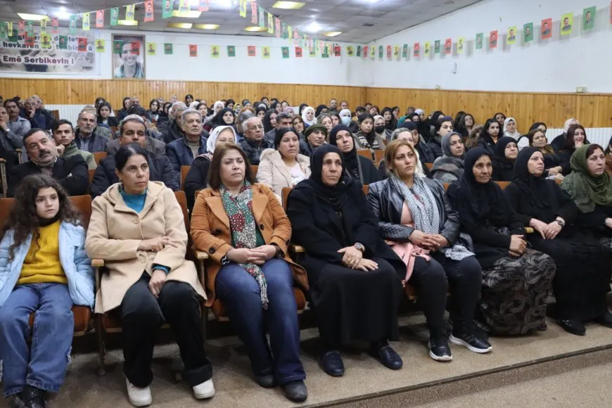 أهالي روج آفا يستذكرون شهداء أسبوع البطولة