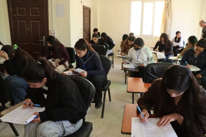 جامعة كوباني تبدأ امتحانات الفصل الأول لنحو ألفي طالب من مختلف الأقسام