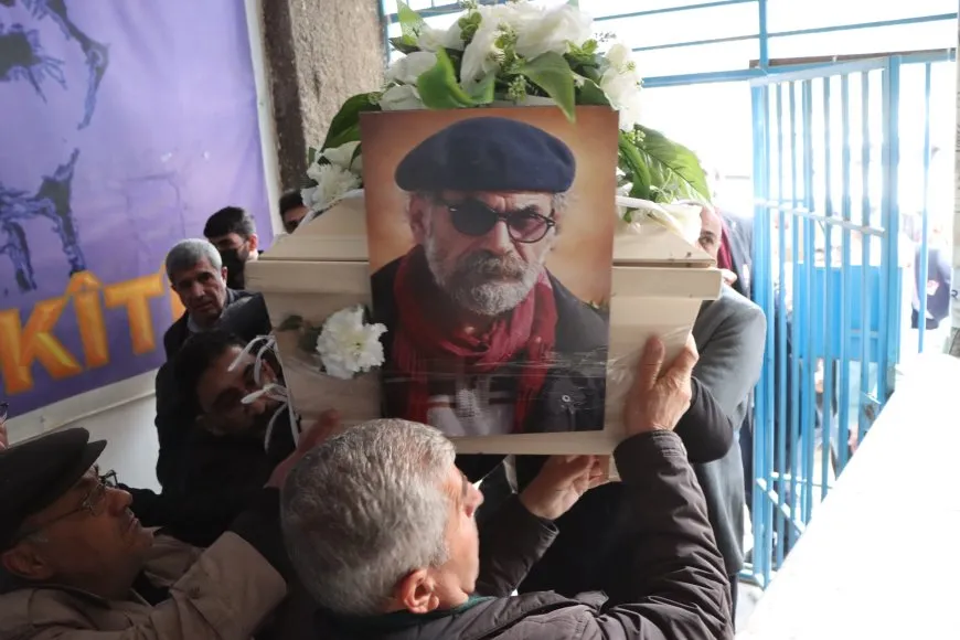 جثمان الشاعر أحمد حسيني يوارى الثرى في عامودا