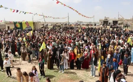 أهالي كوباني يحتفلون بذكرى ميلاد القائد الـ 77 في قرية عل بلور