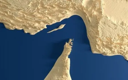 إيران تحذّر من "دوامة قاتلة" في مضيق هرمز