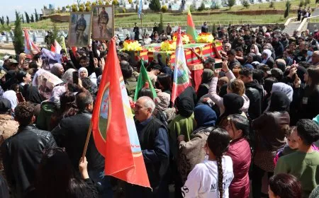 بمراسم مهيبة.. أهالي ديرك وعامودا وتربه سبيه يشيّعون كوكبة من الشهداء