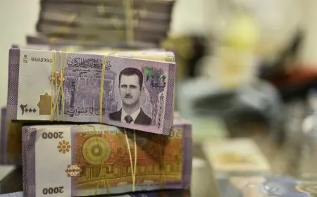 انخفاض قيمة الليرة السورية مقابل الدولار إلى 13300 ليرة