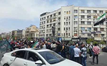 احتجاج في ساحة يوسف العظمة بدمشق للمطالبة بالإصلاحات الاقتصادية والمعيشية