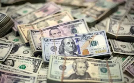 وول ستريت جورنال: أميركا توقف شحنات الدولار للعراق