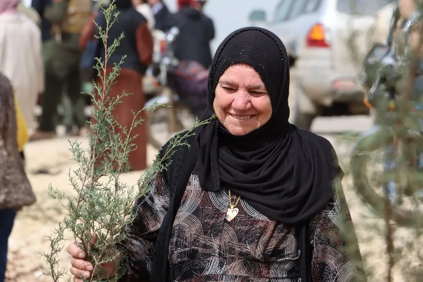 غرس أشجار ومعرض كتاب بمناسبة ميلاد القائد عبد الله أوجلان