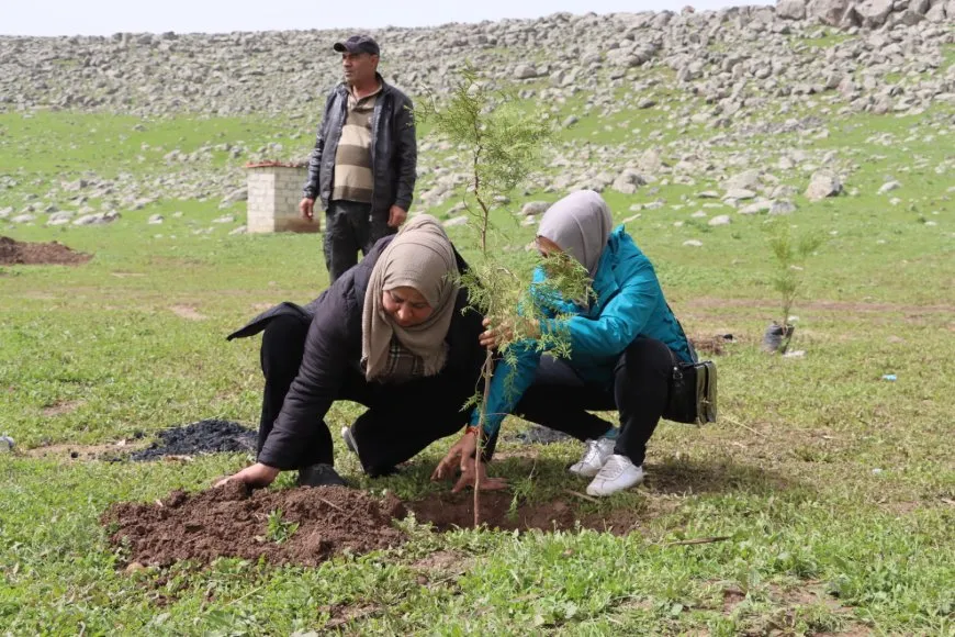 غرس أشجار ومعرض كتاب بمناسبة ميلاد القائد عبد الله أوجلان
