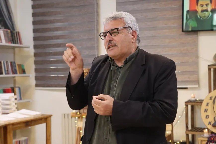 اختتام معرض كتب القائد عبد الله أوجلان بأمسية شعرية