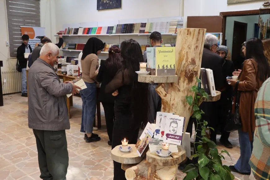 اختتام معرض كتب القائد عبد الله أوجلان بأمسية شعرية