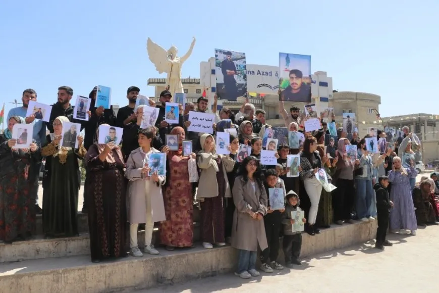 احتجاجات في كوباني للمطالبة بالإفراج عن الأسرى المحتجزين لدى الحكومة المؤقتة