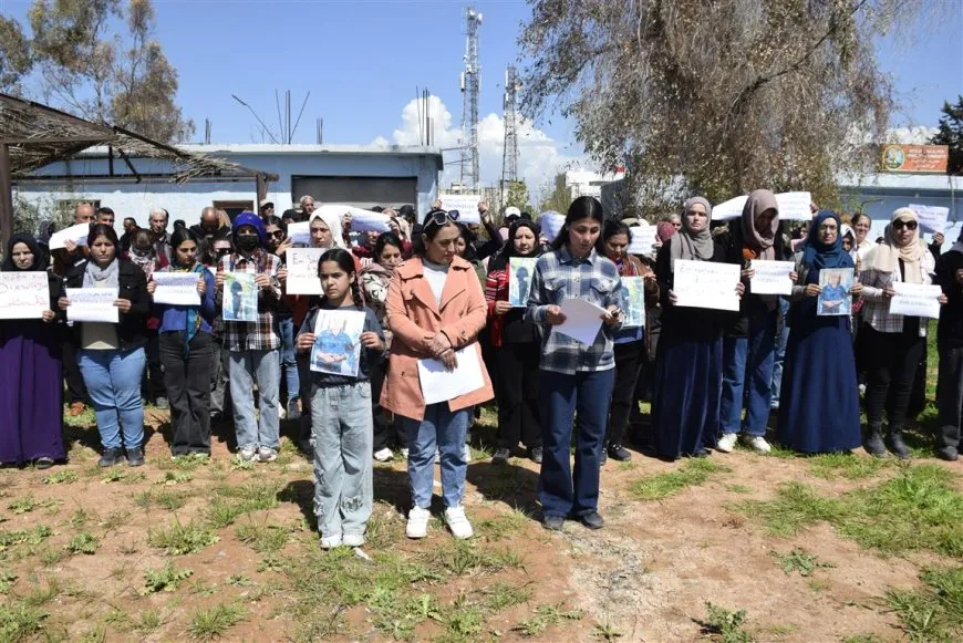 أهالي الدرباسية يطالبون بالإفراج الفوري عن الأسرى ويدينون التعذيب داخل السجون