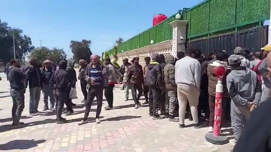 اعتصام عمال المطحنة المركزية في الرقة للمطالبة برواتبهم