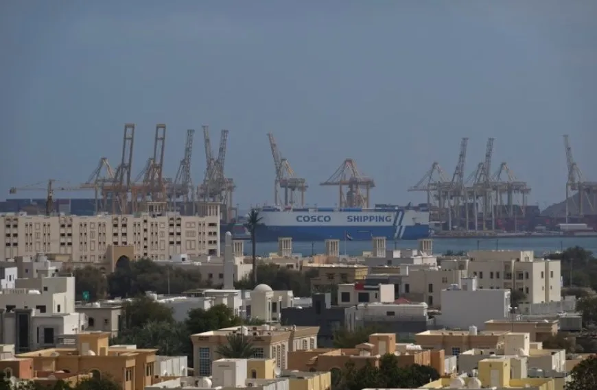 إصابة شخصين في هجوم إيراني على مبنى شركة للاتصالات في الشارقة