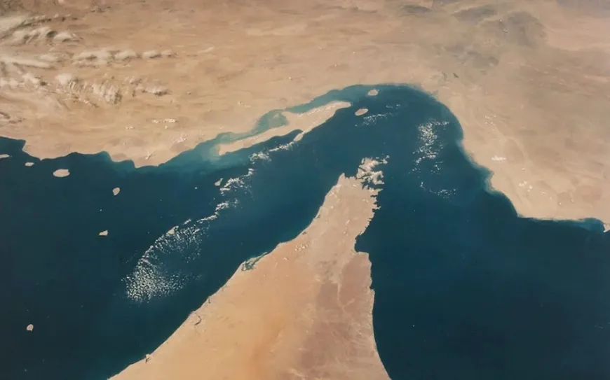 استئناف الحركة في مضيق هرمز بعد وقف إطلاق النار 
