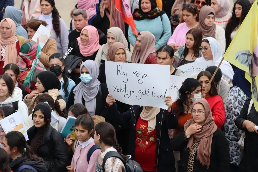 مظاهرة حاشدة في عامودا دعماً لجنوب وشرق كردستان تؤكد على وحدة الكرد