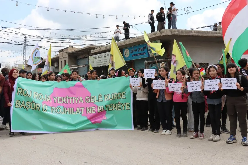 مظاهرة حاشدة في عامودا دعماً لجنوب وشرق كردستان تؤكد على وحدة الكرد