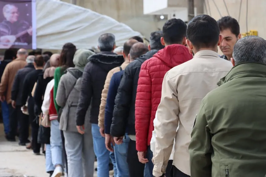 وفود شعبية وثقافية تقدم واجب العزاء برحيل الفنان علي منصور آكري