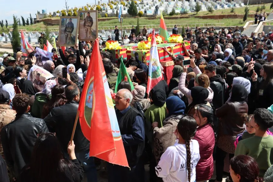 بمراسم مهيبة.. أهالي ديرك وعامودا وتربه سبيه يشيّعون كوكبة من الشهداء