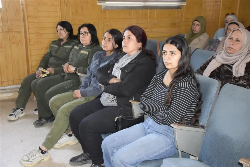 اجتماع في الدرباسية يناقش دور المرأة في المرحلة السياسية المقبلة بسوريا