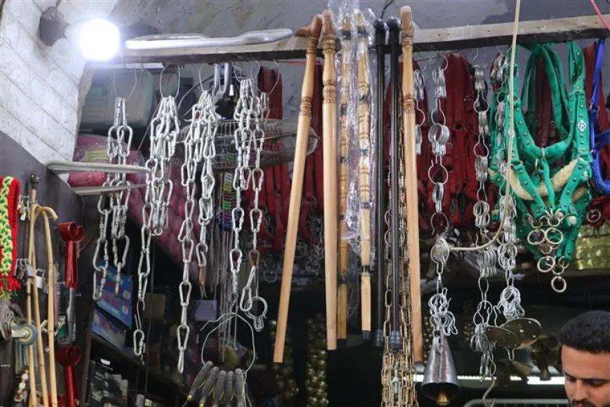 زقاق صغير يحمل تاريخاً من التعايش والتجارة