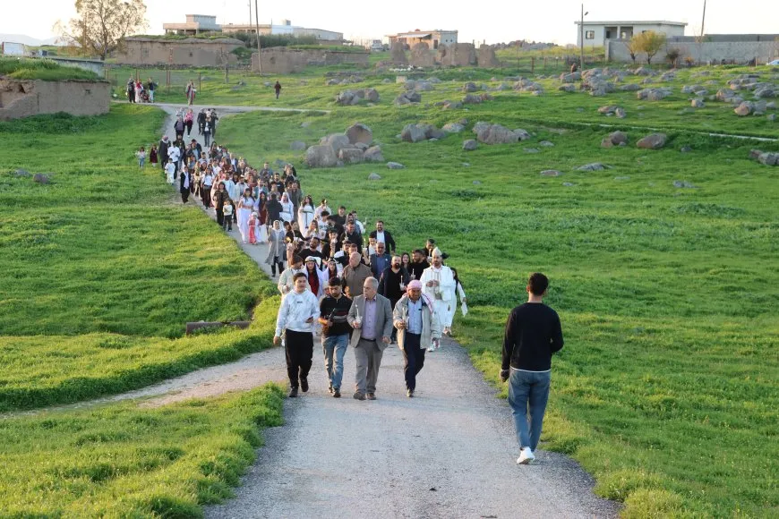 إشعال "چرا" وتوزيع البيض الملون عشية رأس السنة الإيزيدية