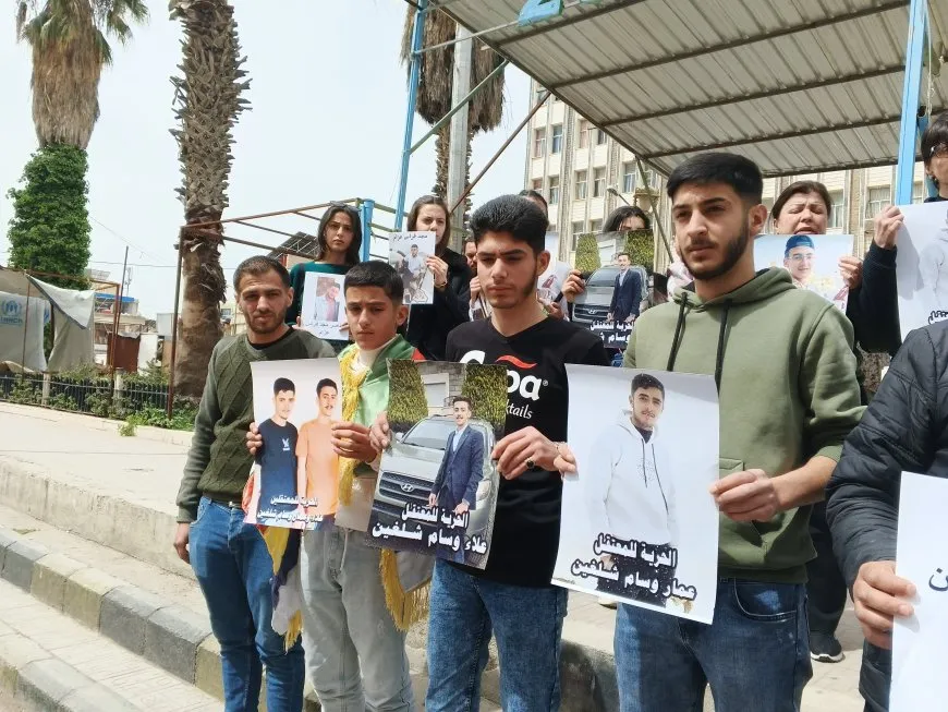 وقفة تضامنية في السويداء للمطالبة بكشف مصير المختطفين والمغيبين قسراً