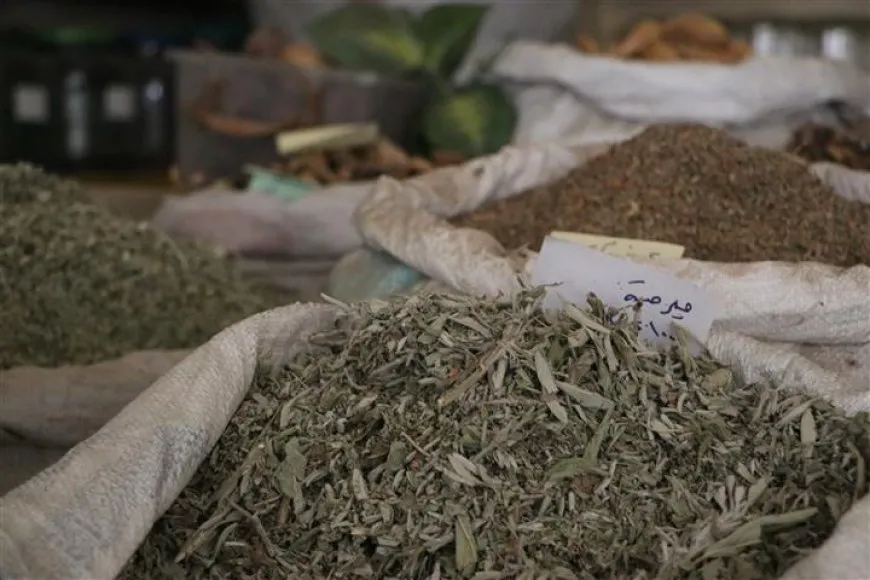 عطّار في الحسكة يحافظ على مهنة ورثها منذ عقود