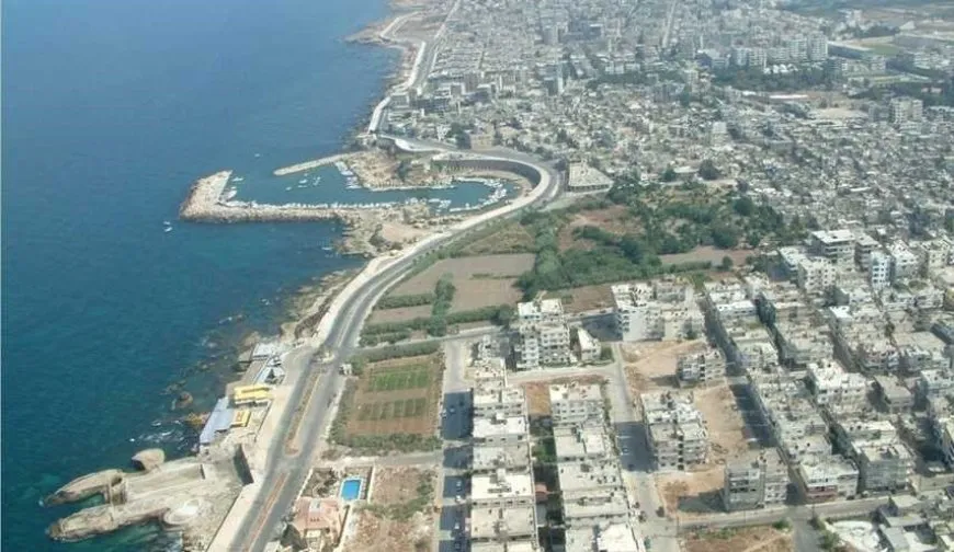 عناصر أمنية تستولي على منزل مواطن في اللاذقية