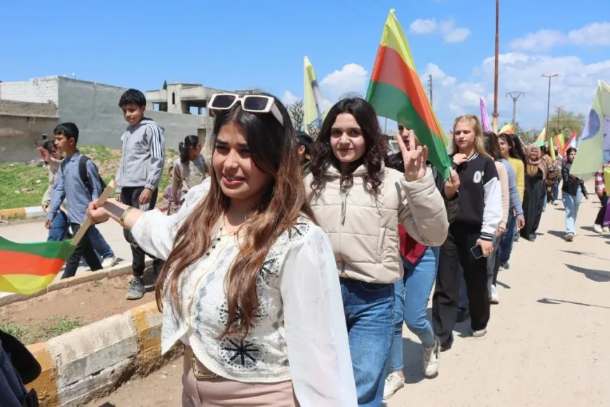 مسيرة نسائية في شيران للمطالبة بضمان حقوق المرأة في سوريا الجديدة