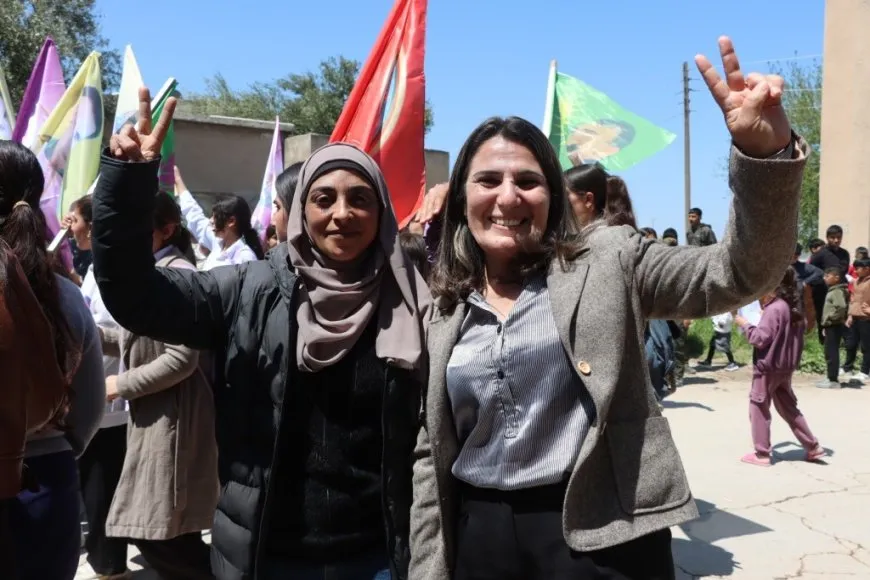 مسيرة نسائية في شيران للمطالبة بضمان حقوق المرأة في سوريا الجديدة