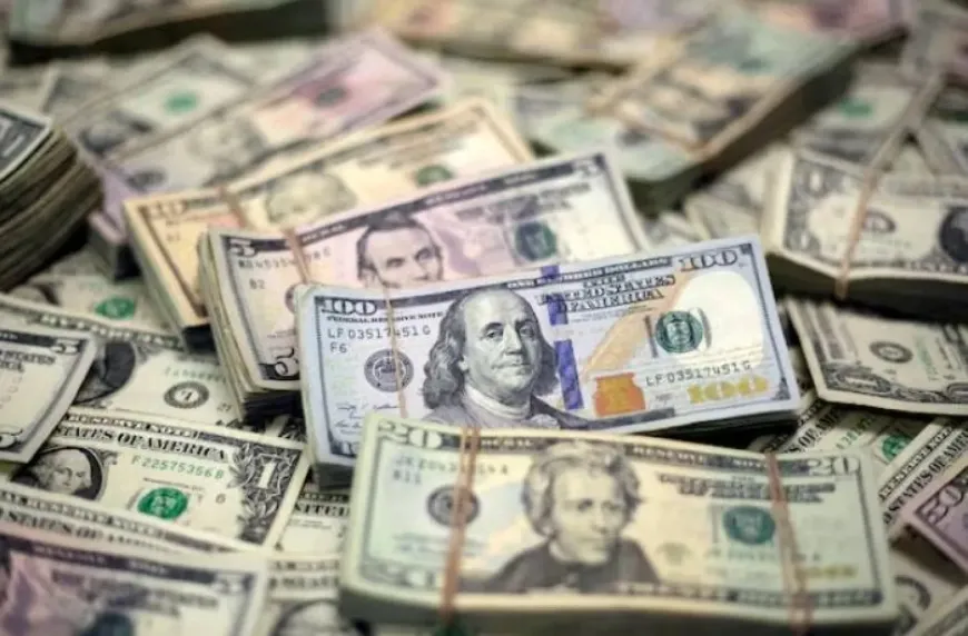 وول ستريت جورنال: أميركا توقف شحنات الدولار للعراق