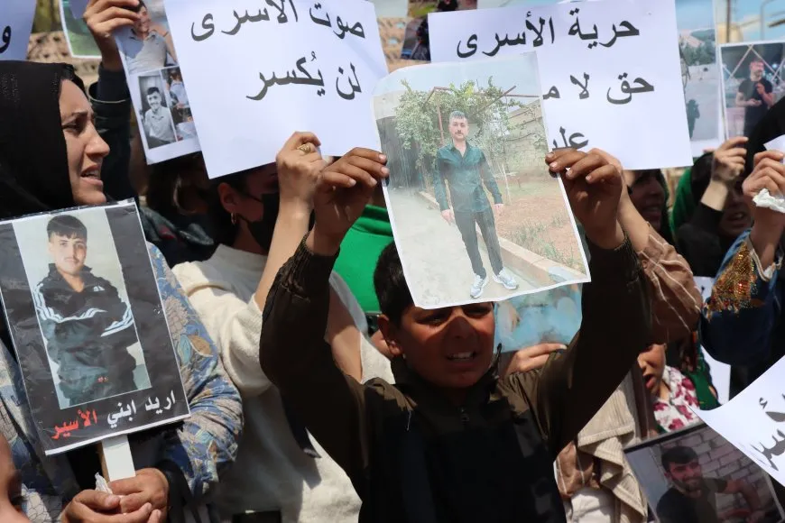 اعتصام في قامشلو للمطالبة بإطلاق سراح الأسرى