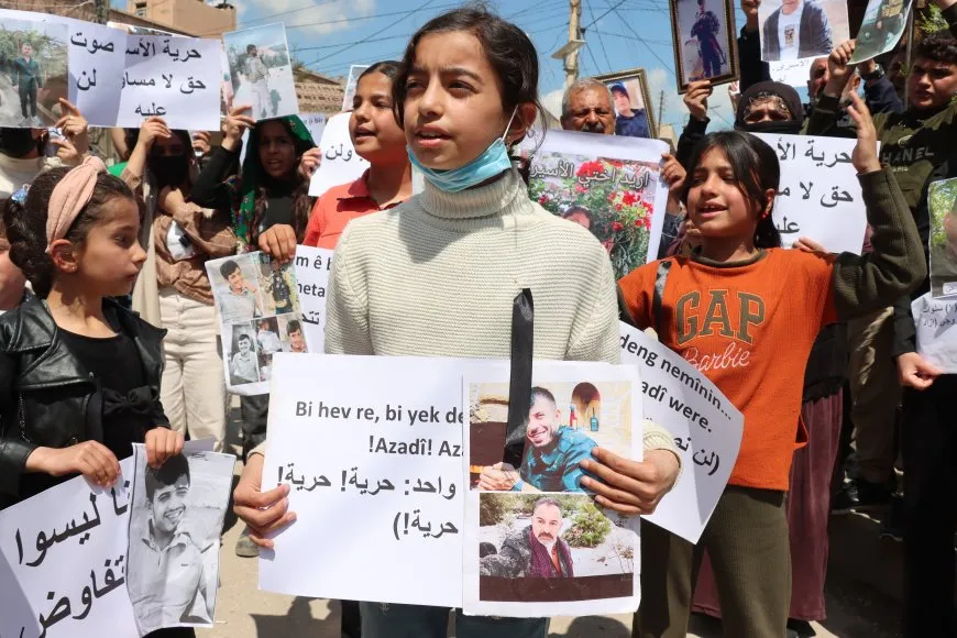 اعتصام في قامشلو للمطالبة بإطلاق سراح الأسرى