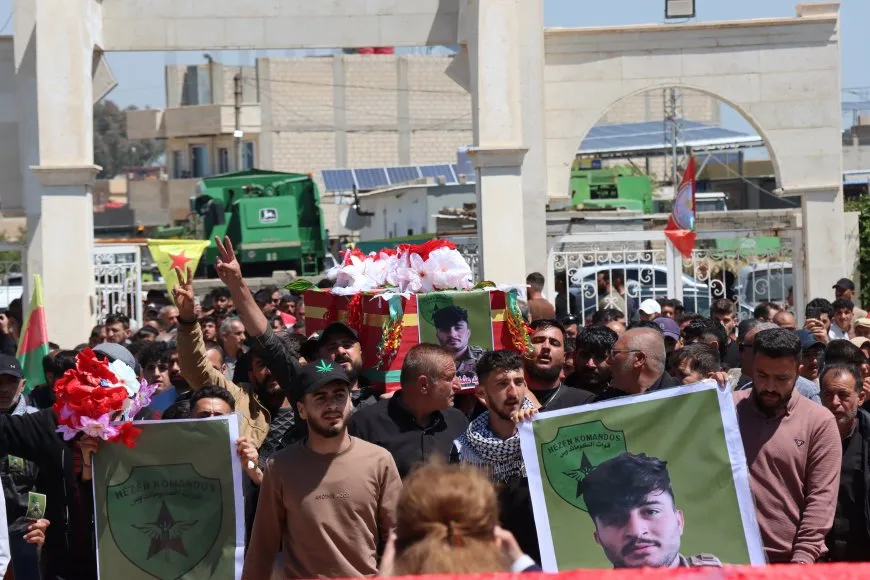 تشييع جثماني مقاتلين من قوات سوريا الديمقراطية في عامودا