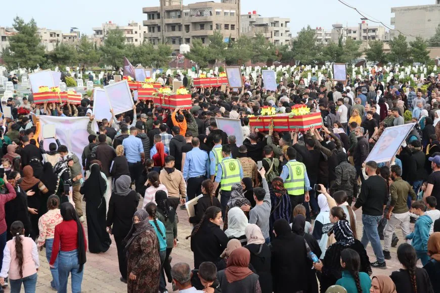 بمشاركة جماهيرية إقامة مراسم 8 شهداء في قامشلو