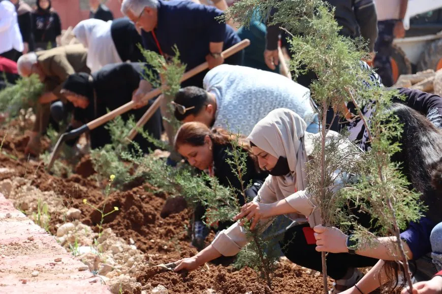 حزب الخضر يزرع 150 شجرة في قامشلو ضمن مبادرات بيئية