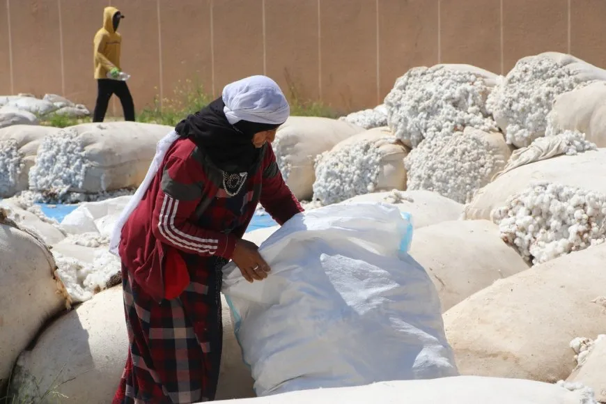 النساء العاملات يطالبن بالإنصاف والحقوق في عيد العمال العالمي