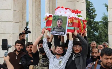وداع مهيب في عامودا لمقاتل من قوات سوريا الديمقراطية استشهد في الرقة