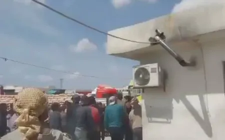 اعتصام عمال معبر باب السلامة رفضاً لتخفيض الأجور