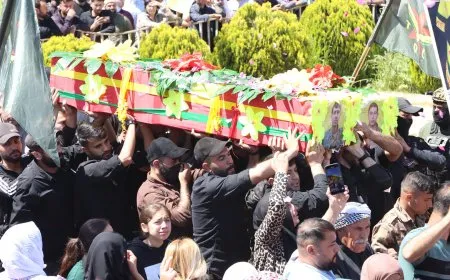 المئات يشيّعون جثمانَي شهيدين في ديرك