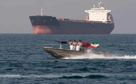 تجدد الاشتباكات بين القوات الإيرانية والبحرية الأميركية في هرمز