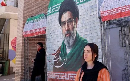 خامنئي يحدد خطوات بلاده الاستراتيجية في الخليج ومضيق هرمز