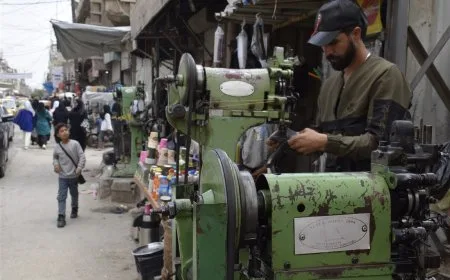 حرفة الإسكافي تشهد عودة ملحوظة نتيجة حاجة المجتمع