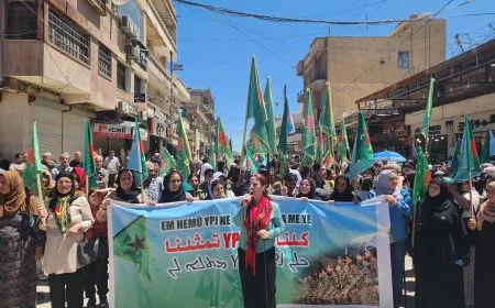 مسيرة جماهيرية حاشدة في قامشلو دعماً لوحدات حماية المرأة 