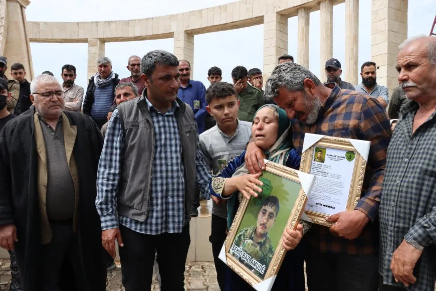 وداع مهيب في عامودا لمقاتل من قوات سوريا الديمقراطية استشهد في الرقة