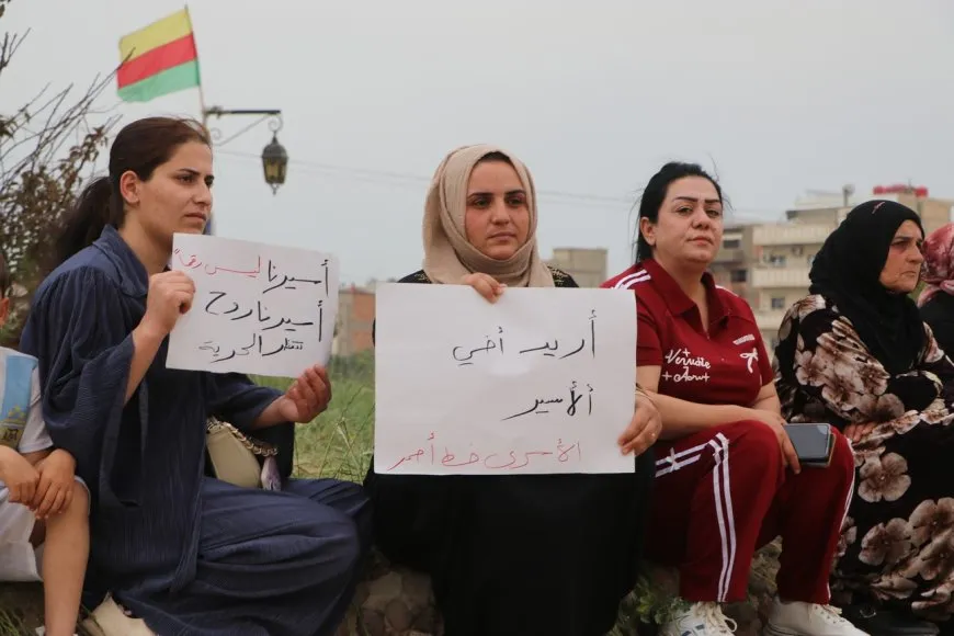 ذوو الأسرى في الحسكة والدرباسية يطالبون بالإفراج الفوري عن أبنائهم
