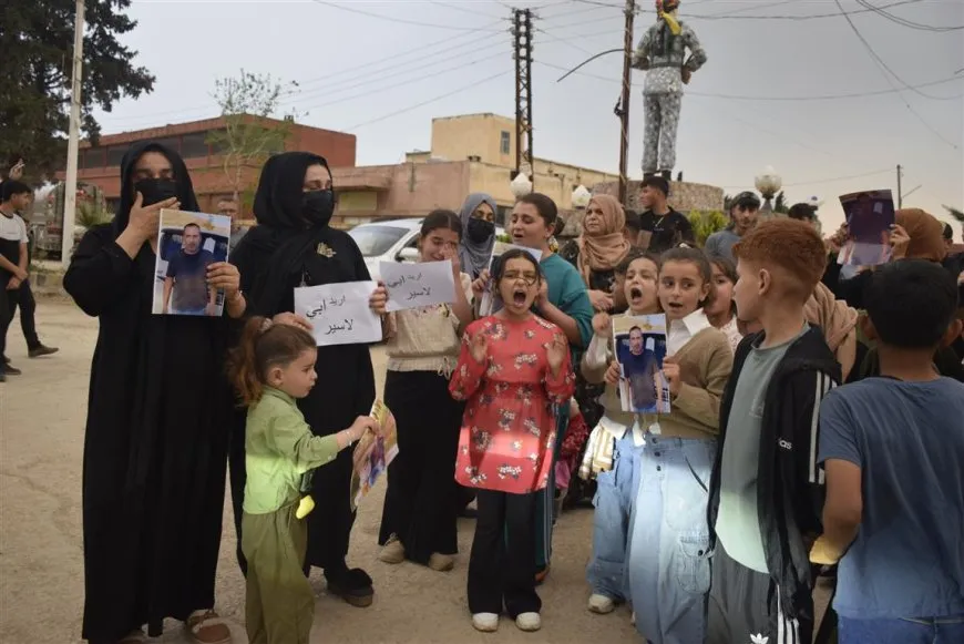 ذوو الأسرى في الحسكة والدرباسية يطالبون بالإفراج الفوري عن أبنائهم