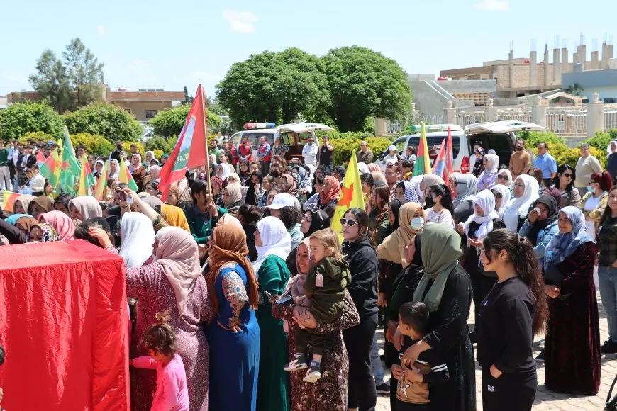 تشييع جثمان مقاتل في قسد ومراسم غيابية لعضو في الأسايش بعامودا